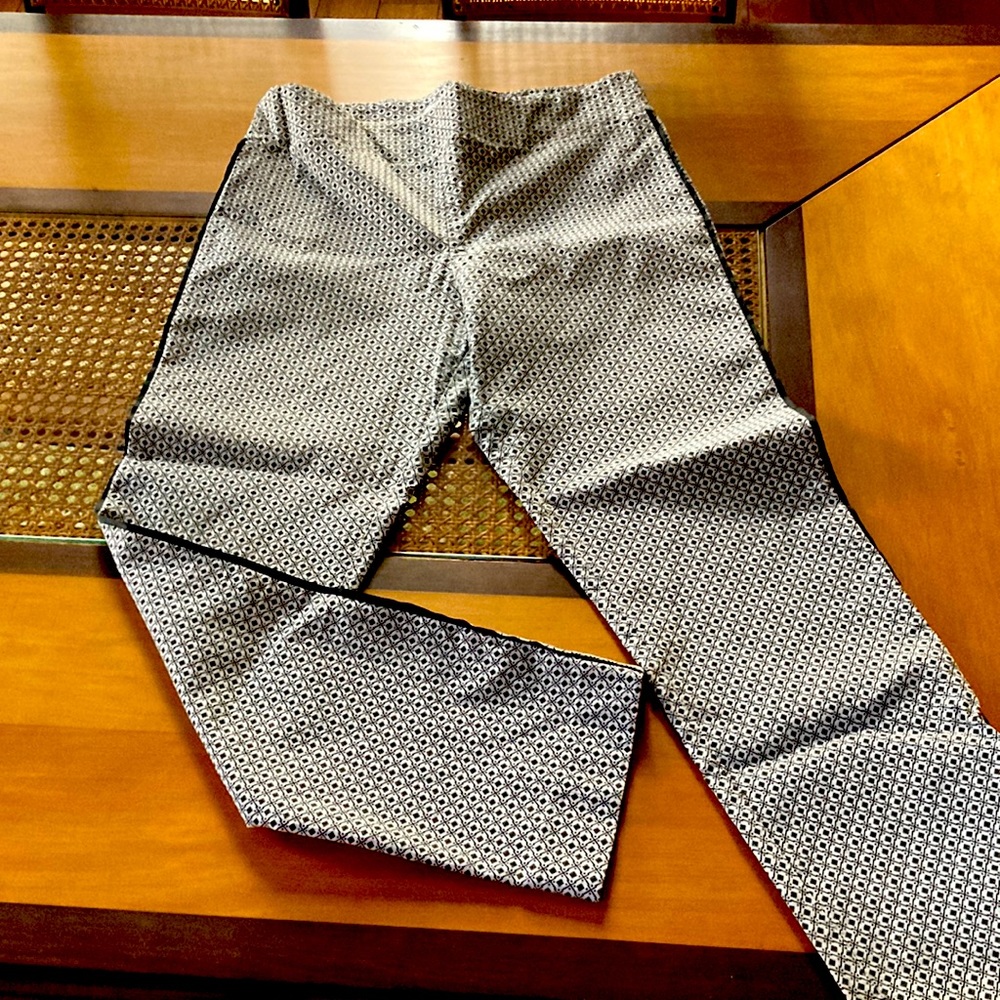 Margaret size L black and white pull on pants